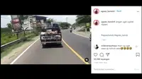 Seperti dilansir akun Instagram @agoez_bandz4, Senin (21/12/2020), terlihat sebuah video yang memperlihatkan pengendara pikap memacu kendaraannya secara zig-zag.