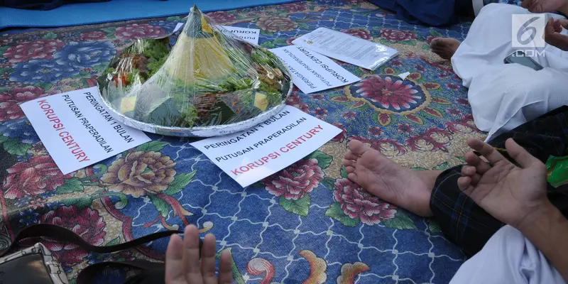 MAKI Tumpengan di Depan Gedung KPK