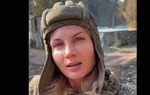 Cantik Mempesona, Potret Tentara Wanita Rusia di Garis Depan Perang Ukraina dari Atas Tank Keluarkan Pernyataan Mengerikan