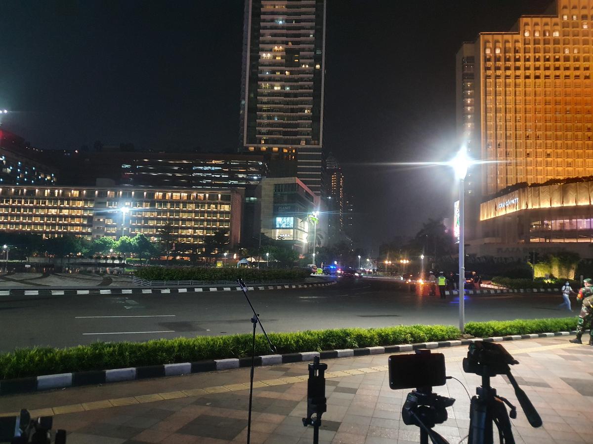 Polda Metro Jaya memberlakukan car free night di sepanjang jalan Sudirman sampai Thamrin di malam takbiran jelang hari Raya Idul Fitri 1442 Hijriah.