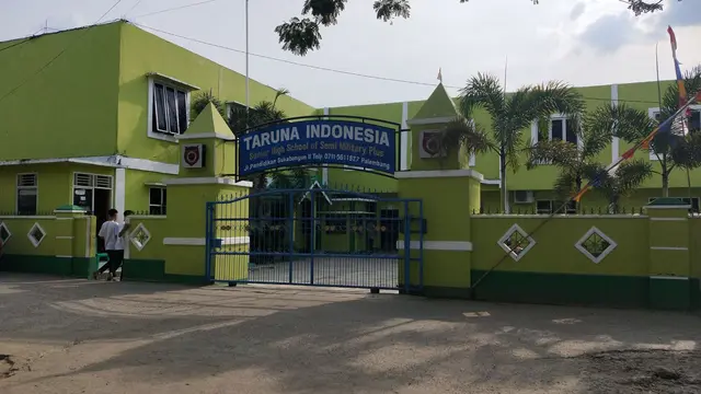 Air Mata Ibu Korban Kekerasan MOS SMA Taruna Indonesia Palembang