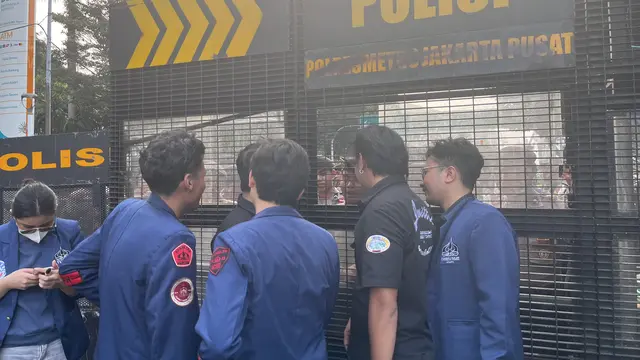Kedua Sisi Jalan Medan Merdeka Selatan Ditutup Imbas Demo Mahasiswa Trisakti