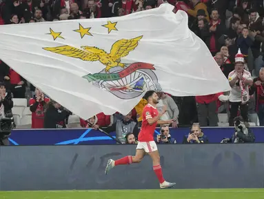 Penyerang Benfica, Goncalo Ramos berselebrasi setelah mencetak gol ke gawang Club Brugge selama pertandingan babak 16 besar Liga Champions di stadion Luz di Lisbon, Portugal, Rabu (8/3/2023). Goncalo Ramos menjadi bintang dengan dua golnya dan mengantar Benfica menang telak atas Club Brugge 5-1 dengan agregat 7-1.(AP Photo/Armando Franca)