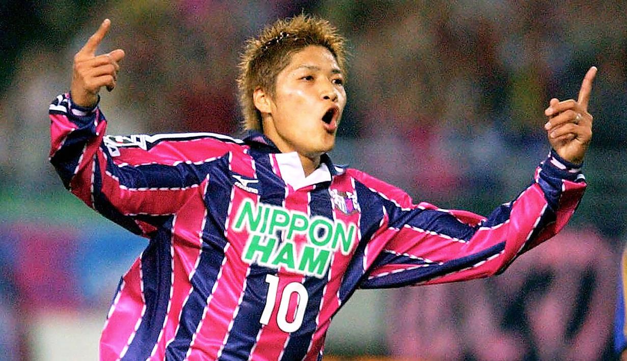 Yoshito Okubo total bermain bersama 5 klub di J1 League, yaitu Cerezo Osaka, Vissel Kobe, Kawasaki Frontale, FC Tokyo dan Jubilo Iwata dalam rentang 2001 hingga 2019. Meski tak pernah juara J1 League, namun ia tercatat sebagai satu-satunya pemain yang pernah menjadi top skor tiga musim berturut-turut pada 2013, 2014 dan 2015. (AFP/JIJI Press)