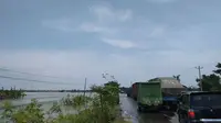 Sungai Cisanggarung Masih Meluap, Jalur Kereta Api di Cirebon Lumpuh