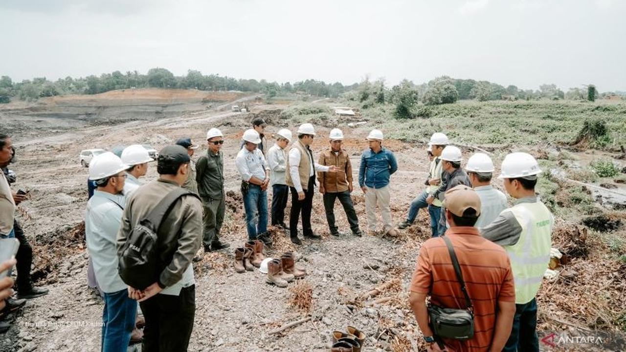 Jalan Longsor Samboja Barat Kaltim Sepanjang 100 Meter Diperbaiki PT Singlurus, Pipa PDAM Aman Terdistribusi