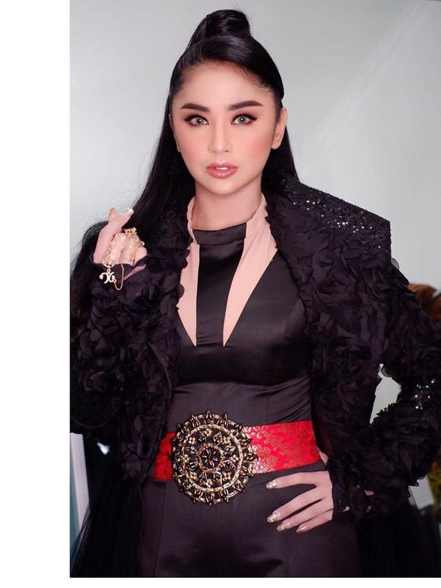 Dewi Perssik. (Foto: Instagram @dewiperssikreal)