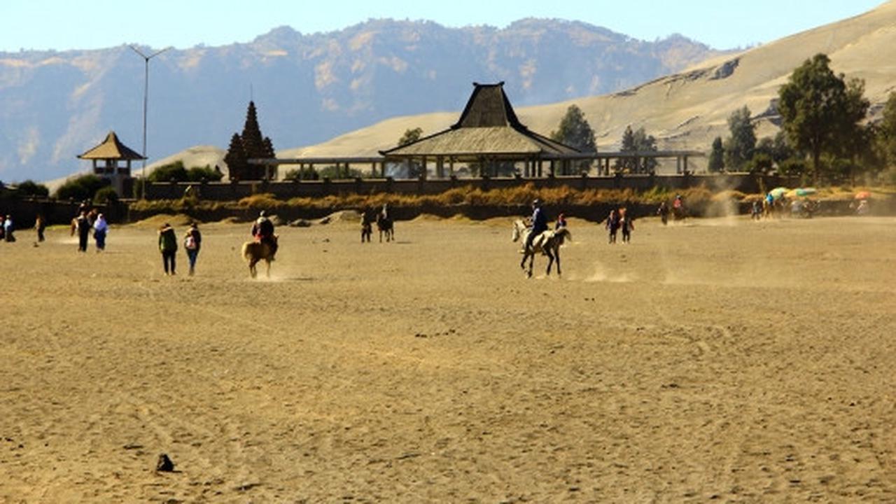 Menjelajahi padang pasir Bromo