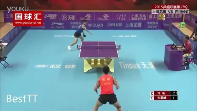 Xu Xin dan Zhu Linfeng petenij meja asal Tiongkok teribat dalam pertarungan mendebarkan hingga poin diperoleh setelah 20 pukulan.