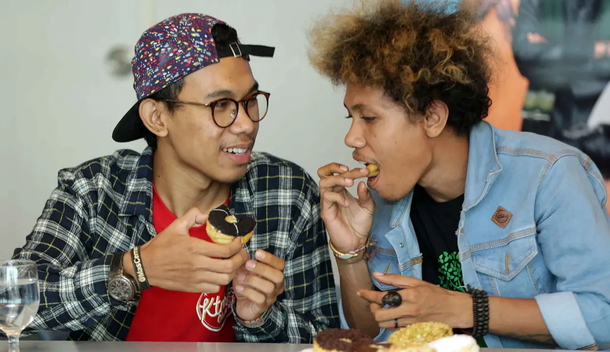 Demi mendalami peran sebagai anak Betawi, Cemen belajar bahasa khas dialek Betawi, sekitar dua minggu, belajar sama orang-orang tua di sekitar tinggalnya, daerah Bekasi yang memiliki gaya khas. (Deki Prayoga/Bintang.com)