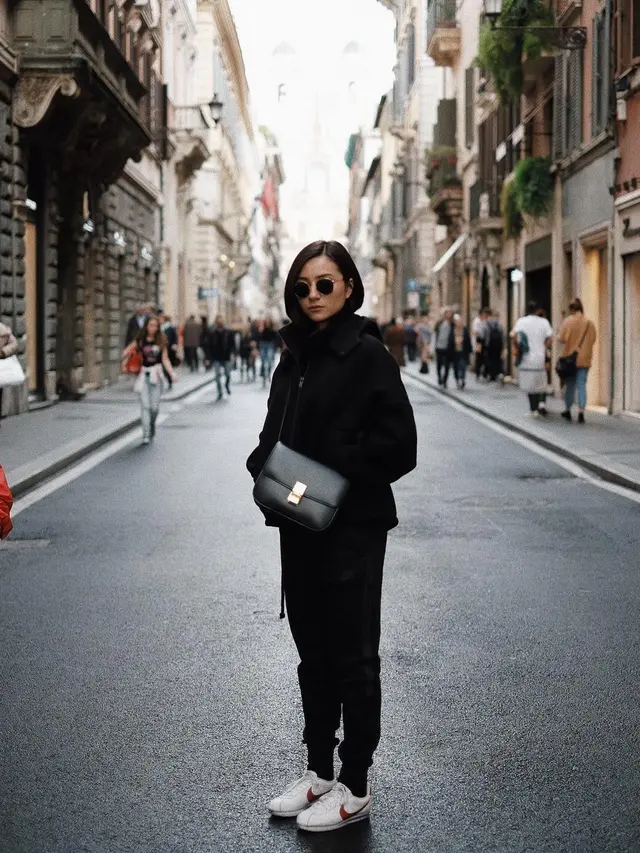 Gaya Lolita Agustina Kenakan Baju Warna Hitam, Tampil Stylish. (Sumber: Instagram/lolitagustine)