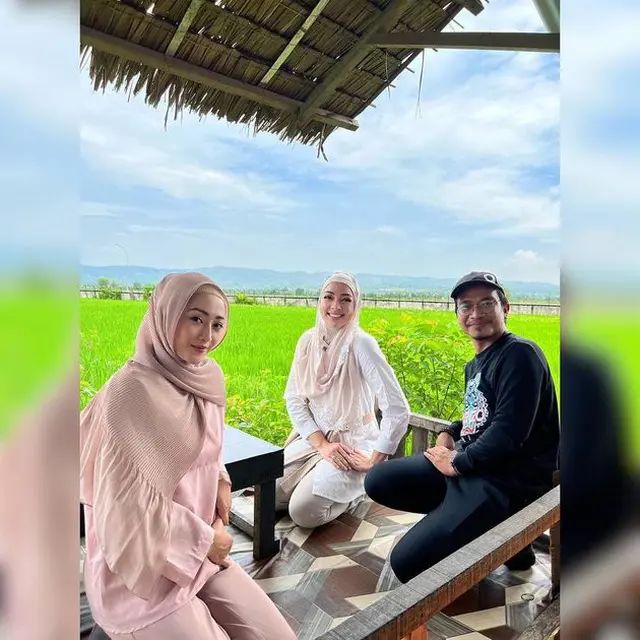 Reisa Broto Asmoro Berhijab