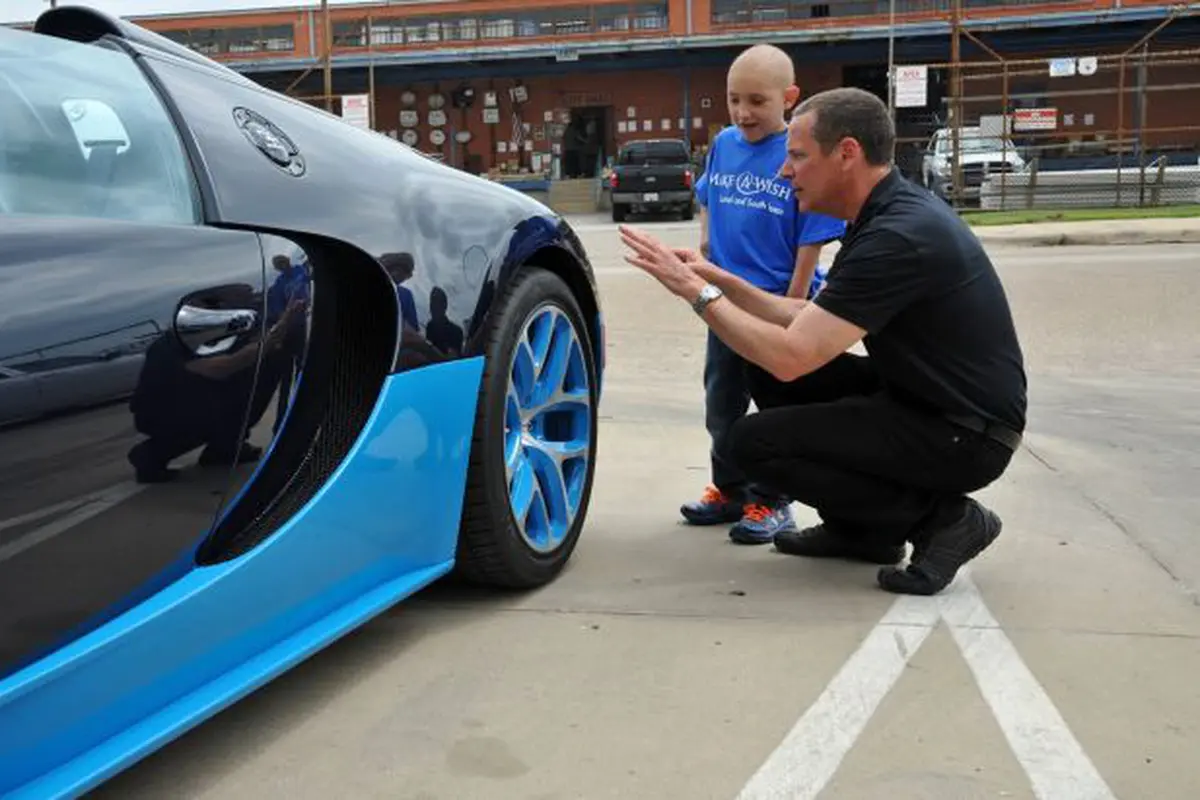 Bocah Penderita Leukimia di Texas Keliling Kota Pakai Bugatti
