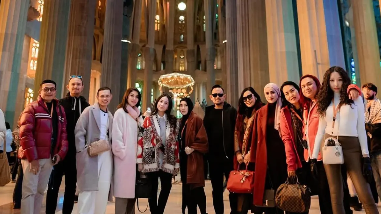 Shandy Purnamasari mengajak sejumlah selebritas seperti Nagita Slavina, Lucinta Luna, Keanu, dan Wanda Hara jalan-jalan ke Spanyol.
