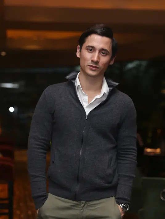 Berat badannya berhasil turun 10 kilogram dari berat awal 84 kg. Selain makanan, ia juga rajin berolahraga. (Andy Masela/Bintang.com)