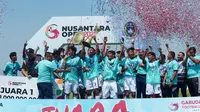 Tim Persib Bandung U-17 keluar sebagai juara turnamen Nusantara Open 2023. (Bola.com/Erwin Snaz)