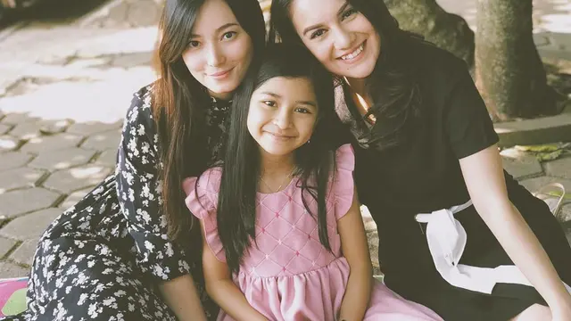 6 Potret Kedekatan Irish Bella dan Asmirandah, Bak Kakak Adik