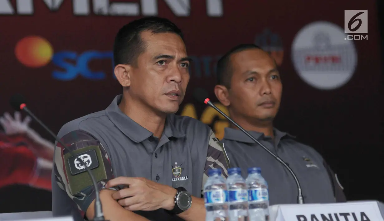 Komandan Grup 3 Kopassus Kolonel Inf Safta Feryansah memberi keterangan terkait turnamen voli Danjen Kopassus-BNI Open 2018 di Jakarta, Kamis (29/3). Turnamen ini diikuti delapan tim putra dan delapan tim putri. (Liputan6.com/Helmi Fithriansyah)