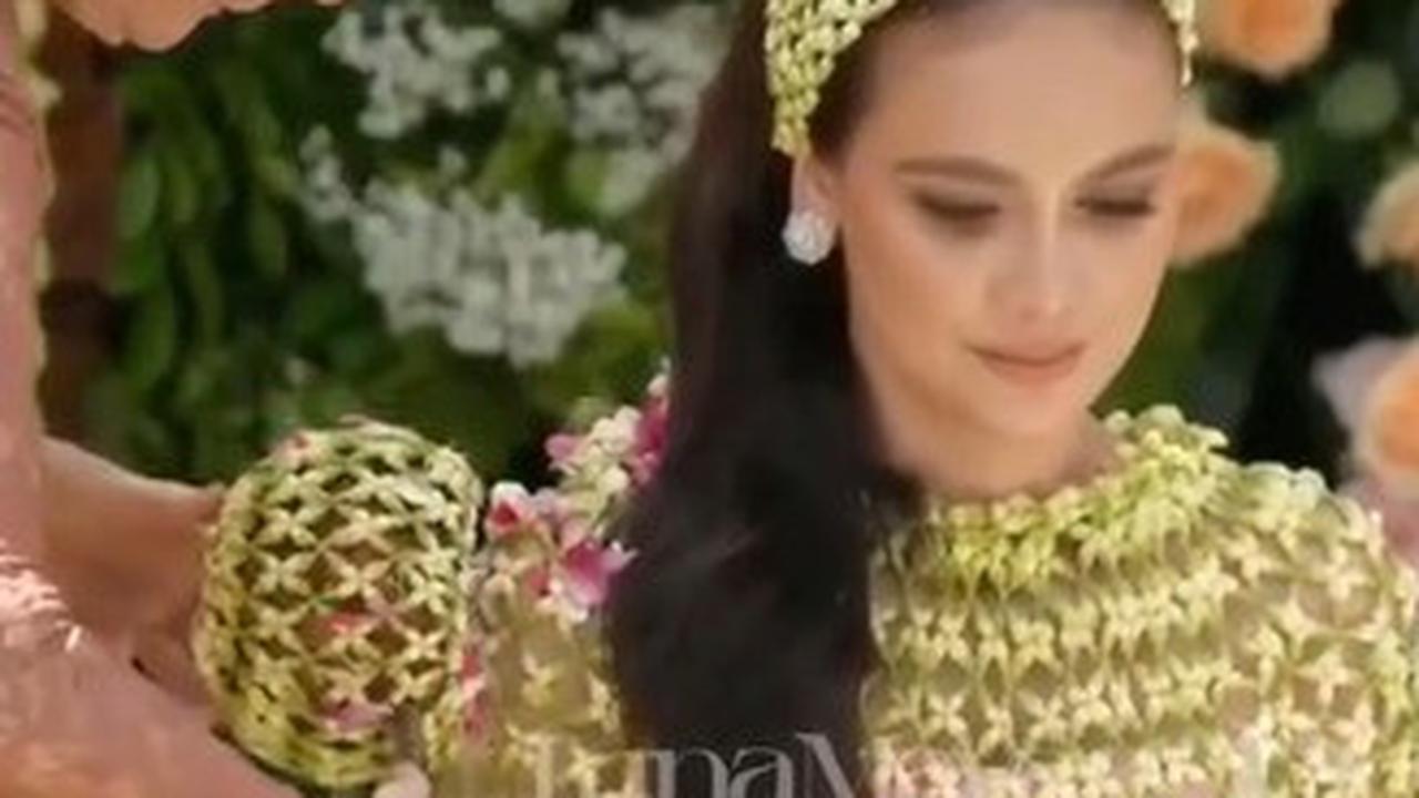 Potret Cantik Luna Maya di Momen Siraman Menjelang Hari Pernikahan, Tampil Anggun Pakai Kemben Berbalut Ronce Melati