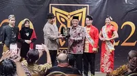 Nyoman Nuarta Raih Gelar Tokoh Peduli Museum dalam Indonesia Museum Awards.