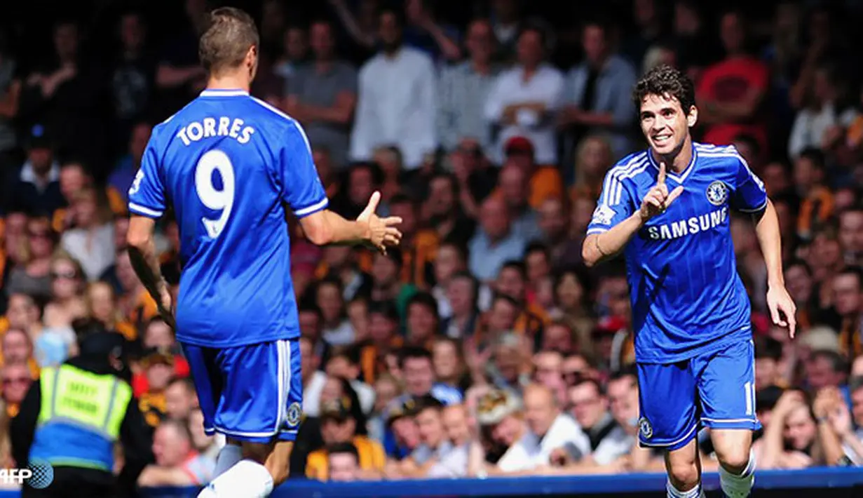 Oscar Bawa Unggul Chelsea Atas Hull City pada laga Liga Premier Inggris antara Chelsea dan Hull City di Stadion Stamford Bridge , Minggu (18 Agustus 2013) (AFP/Carl Court)