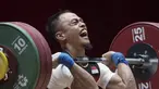 Lifter Indonesia, Suwoto Wijoyo, saat berlaga pada Asian Games di JIExpo, Jakarta, Senin, (20/8/2018). Suwoto Wijoyo berhasil menyumbang medali perunggu angkat besi putra kelas 56kg. (Bola.com/Vitalis Yogi Trisna)