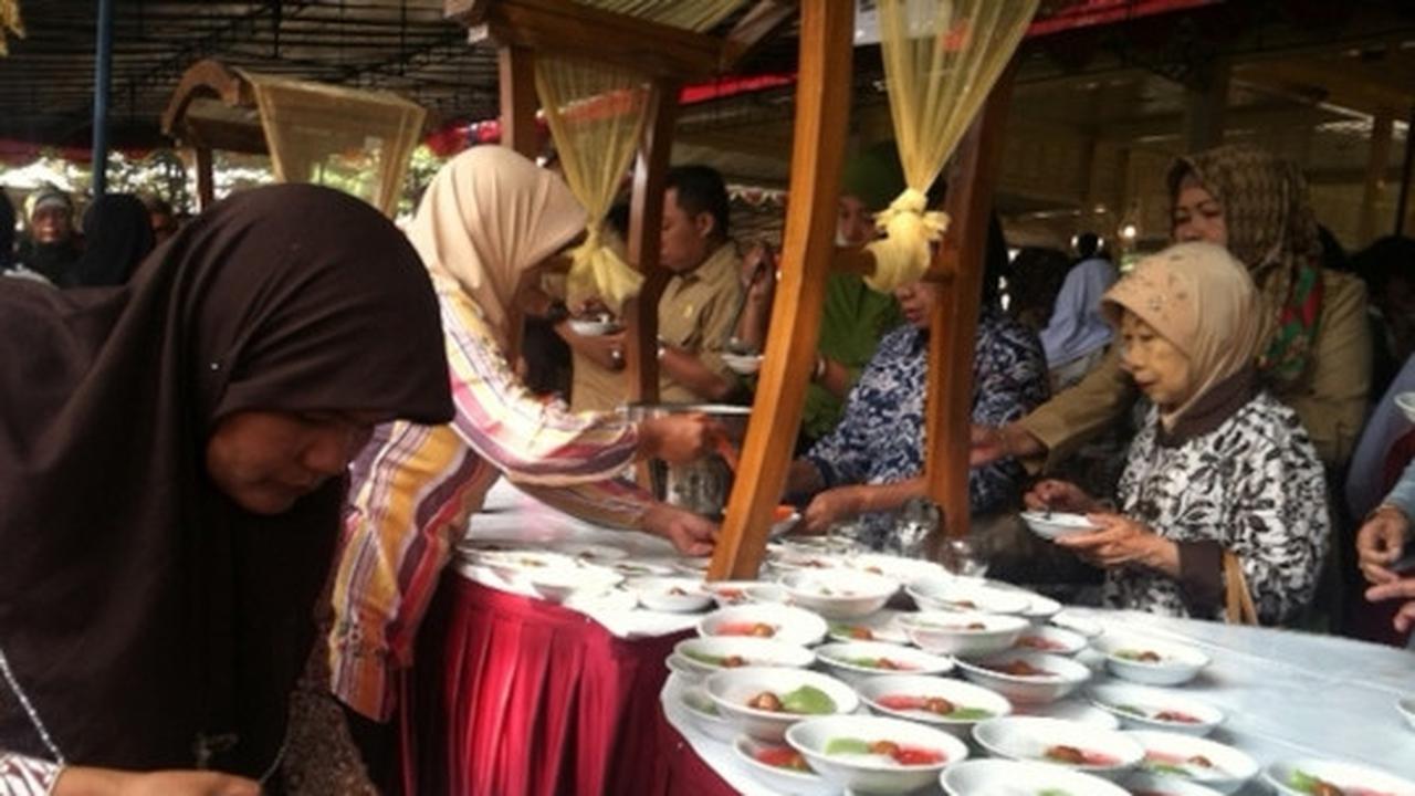 Ini hidangan nikmat tradisional saat open house di Kesultanan Yogya