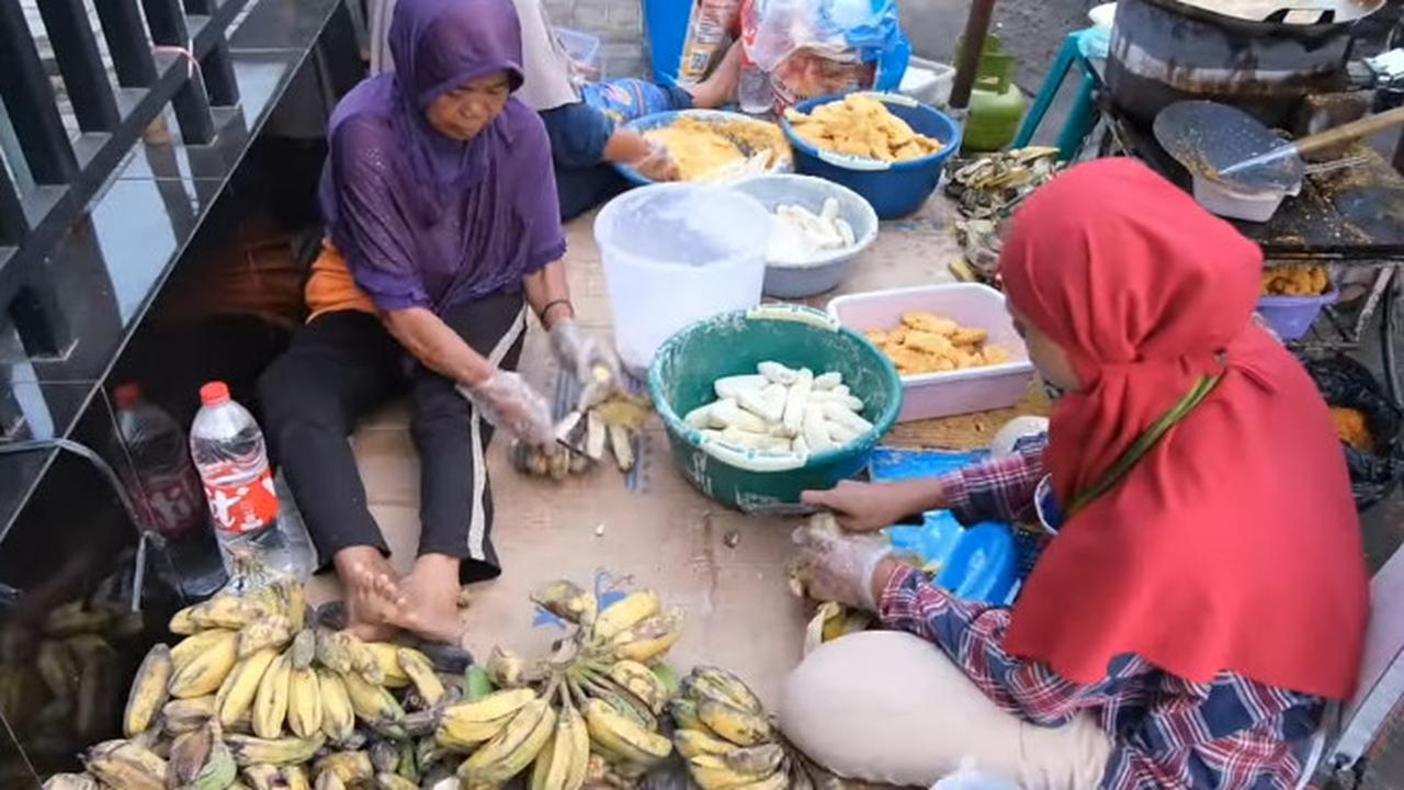 Kisah Mantan Kuli Jadi Penjual Pisang Goreng