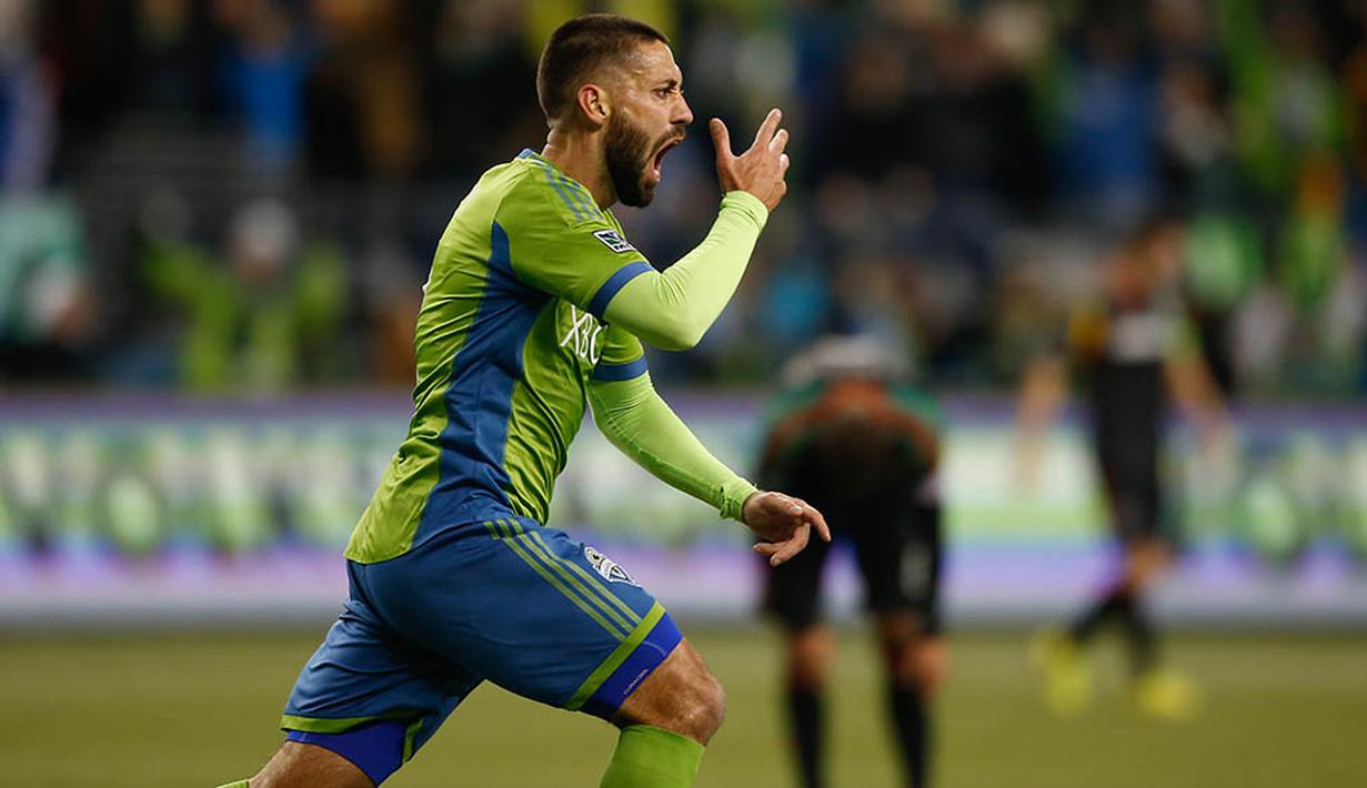 9. Clint Dempsey, Seattle Sounders – 4.605.941 dollar AS atau sekitar 60,44 miliar rupiah per tahunnya. (AFP/Otto Greule Jr)
