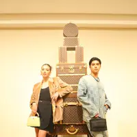 Melihat gaya Alyssa Daguise dan Al Ghazali yang terlihat akrab di acara Louis Vuitton