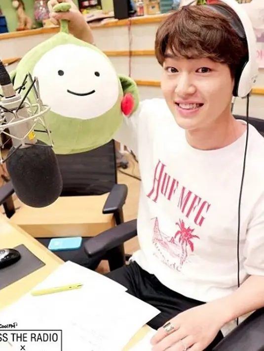 Baru saja merilis akun instagram resminya dengan teaser album terbarunya, Shinee menceritakan rahasianya bisa mempertahankan boybandnya selama 9 tahun. (Instagram/shineeofficial)