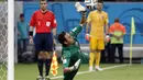Aksi Keylor Navas (penjaga gawang Kosta Rika) saat menahan tendangan penalti pemain depan Yunani, Theofanis Gekas di 16 besar Piala Dunia 2014, (30/6/2014). (Winslow Townson-USA TODAY Sports). 