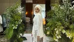Nabila Taqiyyah memakai kebaya simpel dan jilbab pashmina warna selaras. Anting yang dikenakannya mendukung penampilannya jadi makin menarik. Pamer senyuman manis, jebolan Indonesian Idol musim ke-12 asal Aceh ini bikin netizen terpesona. Nabila Taqiyyah memadukan kebaya putihnya ini dengan kain batik yang ada sentuhan warna abu-abu dan cokelat. (Liputan6.com/IG/@nabilataqiyyah)