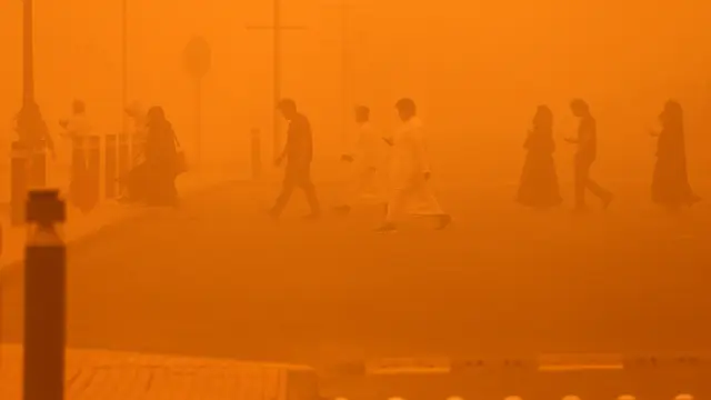 Kabut Oranye Serbu Kuwait karena Badai Pasir