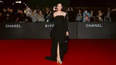 Dian Sastrowardoyo dan Keanggunan Gaun Hitam Wilsen Willim di Festival Film Internasional Busan 2026