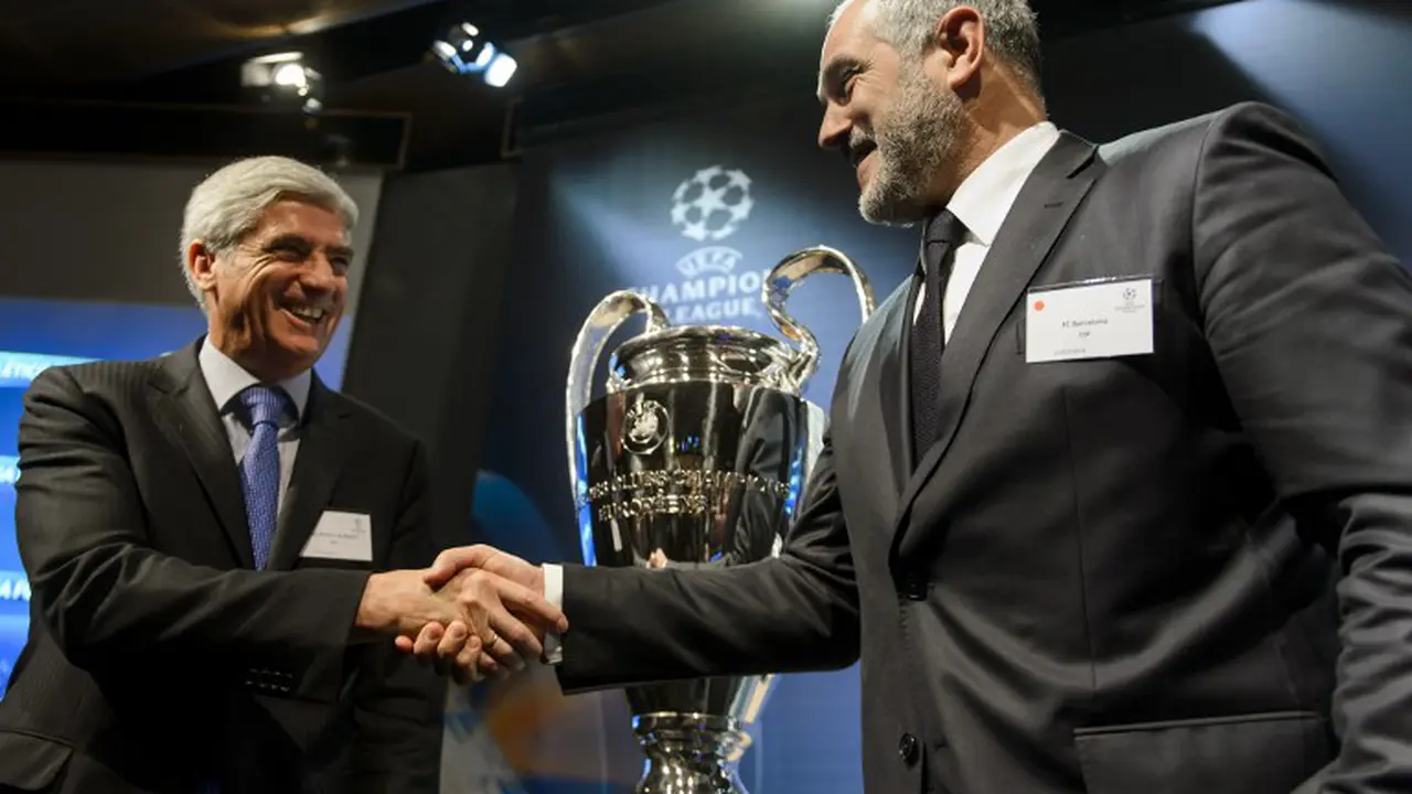 Direktur Barcelona Andoni Zubizarreta dan Manajer Atletico Madrid Clemente Villaverde Huelga