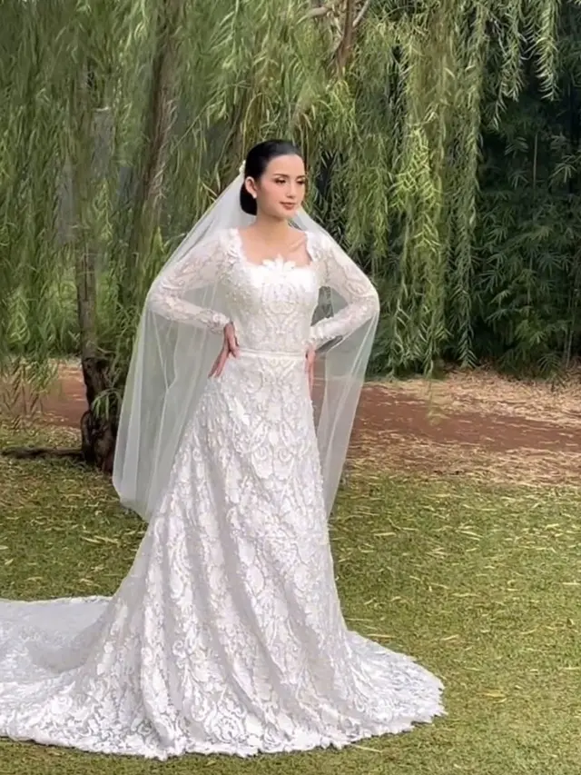 Tampilan Terbaru Sarah Menzel pakai gaun putih