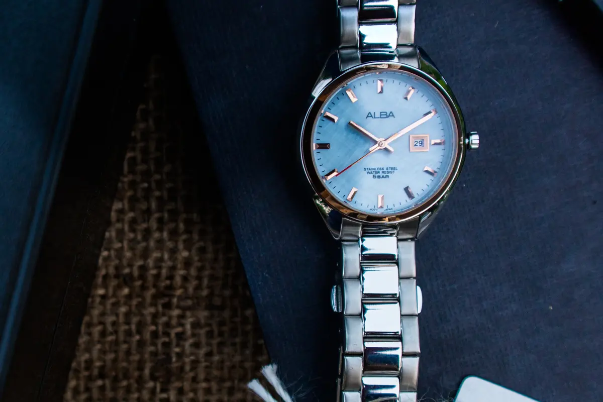 Review: Jam Tangan Analog Perempuan untuk Tampilan Klasik Elegan dengan Harga Terjangkau