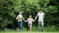 Tips Suami Istri Bekerja Tetap Punya Bonding Kuat dengan Anak