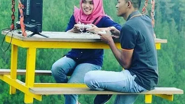 6 Kelakuan Orang saat Main PS Ini Bikin Ketawa