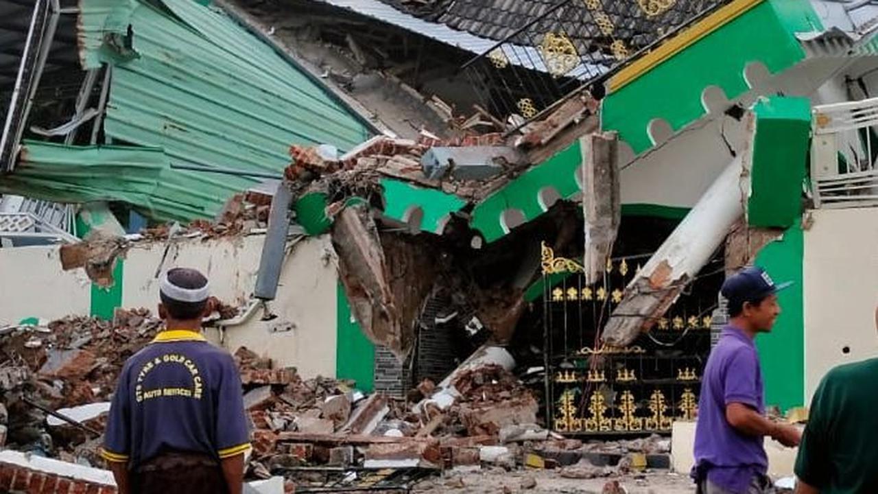 Masjid di Bawean Ambruk akibat Gempa Tuban