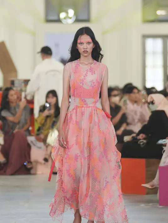 <p>Kemegahan arsitektur historis ini dibuat sedemikian rupa dengan alur berliku. Sapto Djojokartiko mempresentasikan mobilitas manusia yang mulai bebas dan optimis. Foto: Document/Sapto Djojokartiko.</p>