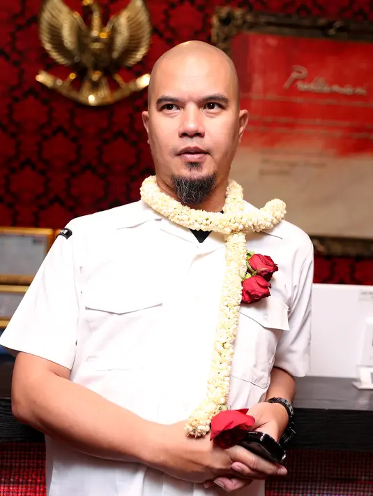 “Semoga bisa terus menjamur dan memberikan peluang kerja bagi masyarakat, juga tempat yang positif bagi keluarga. Jadi tempat hang out family," tandas Ahmad Dhani. (Andy Masela/Bintang.com)