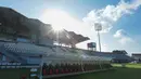 Kondisi Stadion I Wayan Dipta di Gianyar, Bali, Rabu (5/8/2026), sehari menjelang laga final Piala Presiden 2026. Hamparan rumput hijau yang terawat berpadu dengan langit biru cerah menambah kemegahan stadion yang akan menjadi arena final Persebaya Surabaya melawan Persib Bandung serta perebutan tempat ketiga antara Persija Jakarta dan Arema FC. (KLY/Budy Santoso)