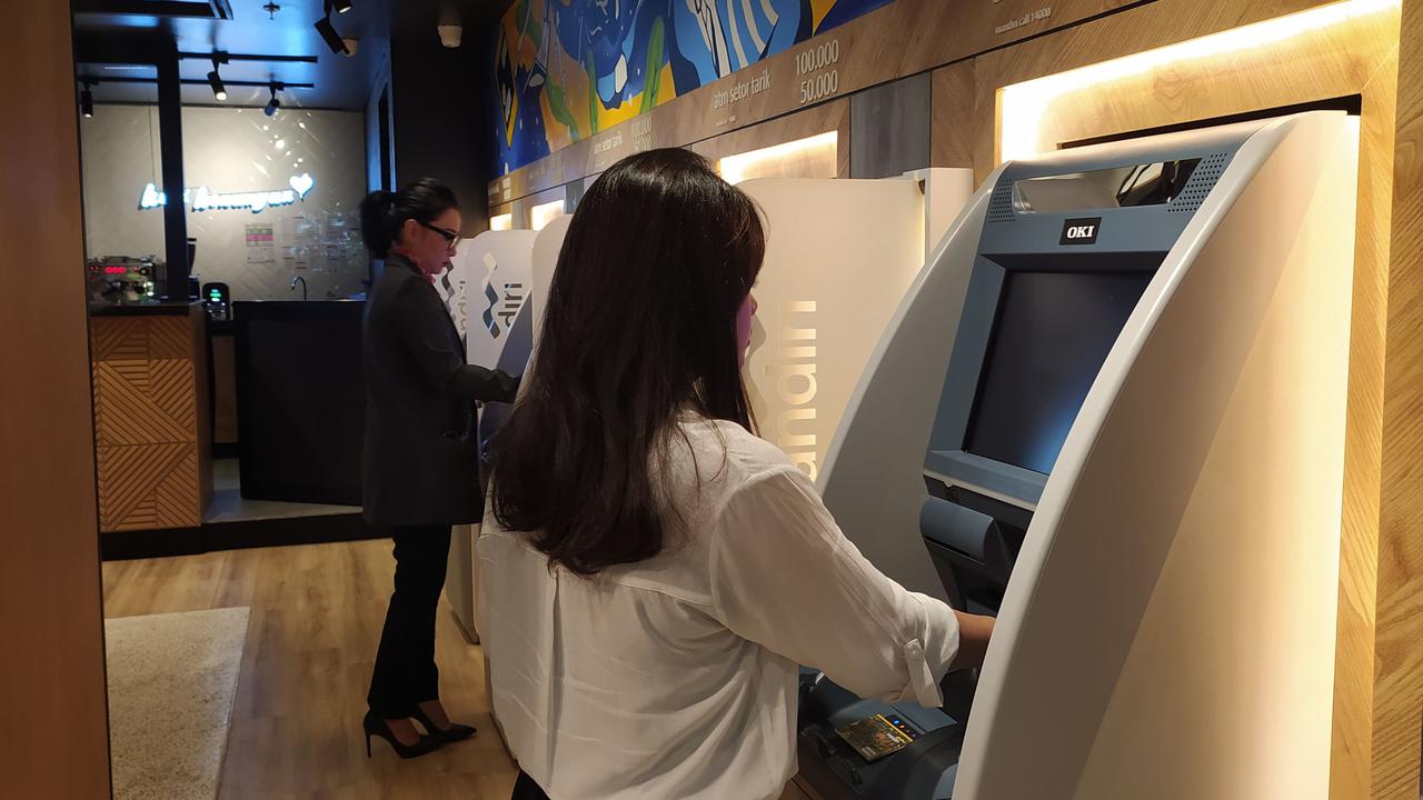 PT Bank Mandiri Tbk (Persero) meluncurkan kantor cabang bernuansa digital atau hype branch untuk  mengantisipasi digital booming.