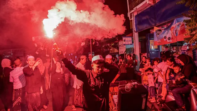 Pawai Obor Meriahkan Malam Tahun Baru Islam di Surabaya