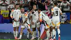 Gelandang Jerman, Jamal Musiala merayakan golnya bersama rekan-rekannya saat pertandingan babak 16 besar Euro 2024 melawan Denmark di BVB Stadion Dortmund, Dortmund pada 29 Juni 2024 atau Minggu 30 Juni 2024 dini hari WIB. (Tobias SCHWARZ/AFP)