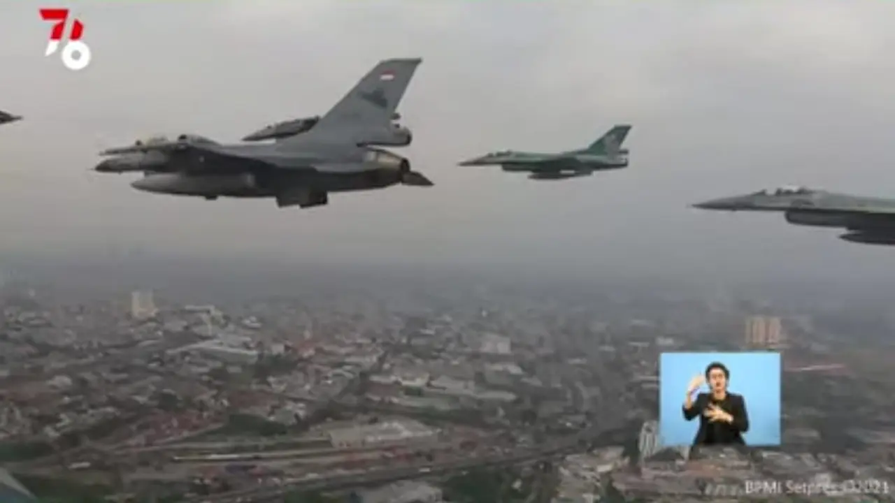 TNI Angkatan Udara (AU) turut memeriahkan Upacara HUT ke-76 RI yang digelar di halaman Istana Merdeka, Selasa (17/8/2021).