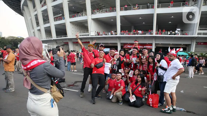 Suporter Timnas Indonesia Merahkan Stadion Utama Gelora Bung Karno