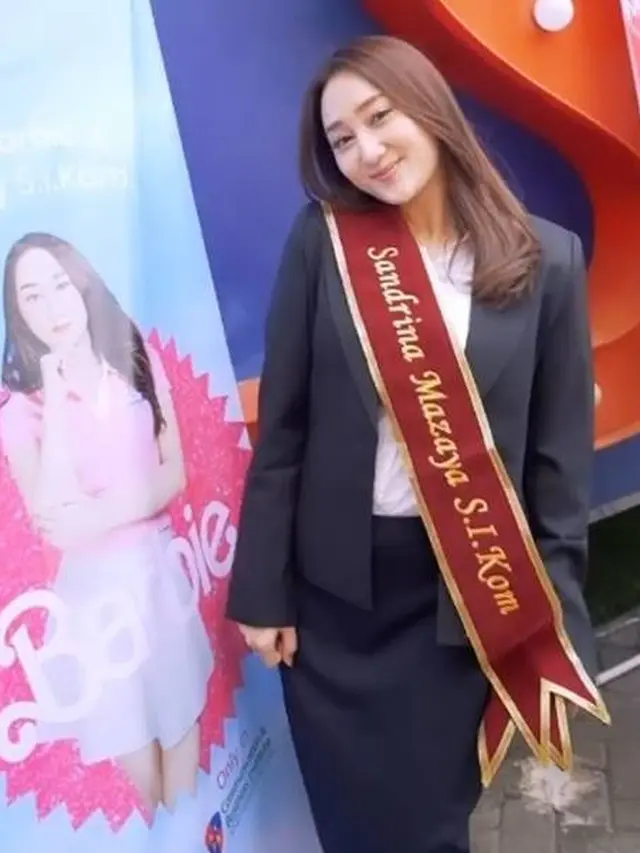 7 Potret Sidang Skripsi Sandrina IMB, Penampilannya Tuai Banyak Sorotan